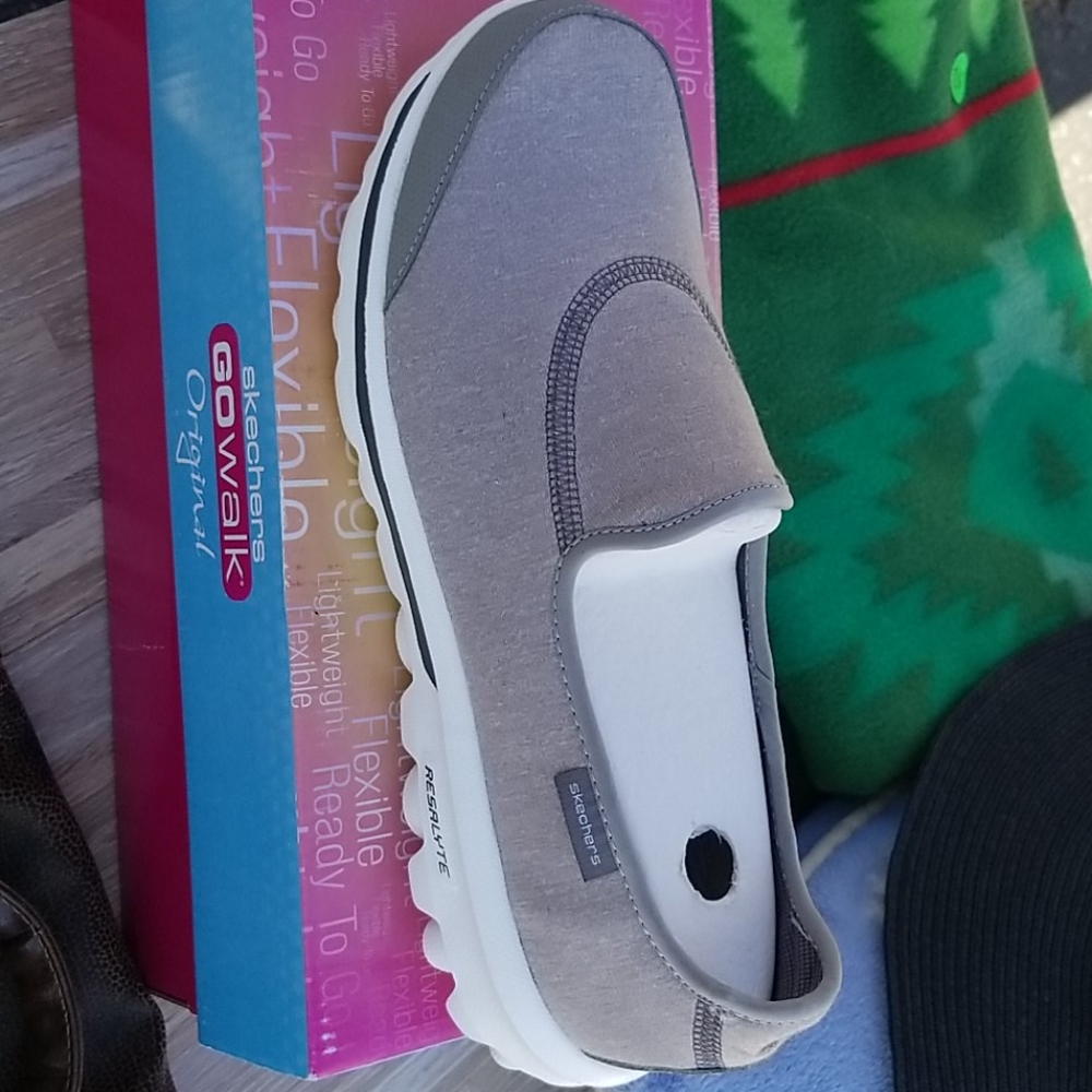 Womens Sketchers go walk shoes sz 9.5